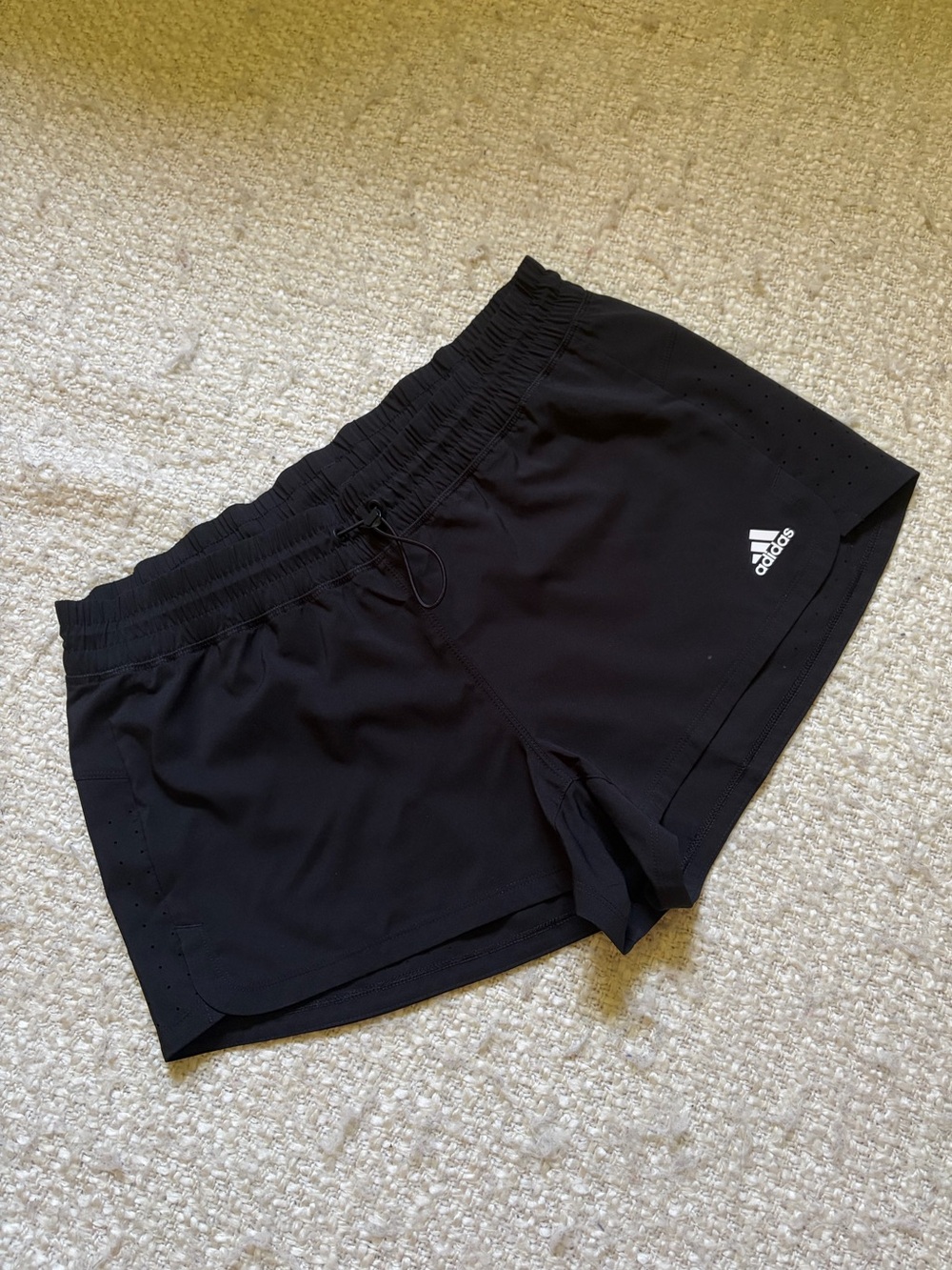 🏅 NWOT ADIDAS AEROREADY WOMENS SIZE MEDIUM BLACK RUNNING SHORTS